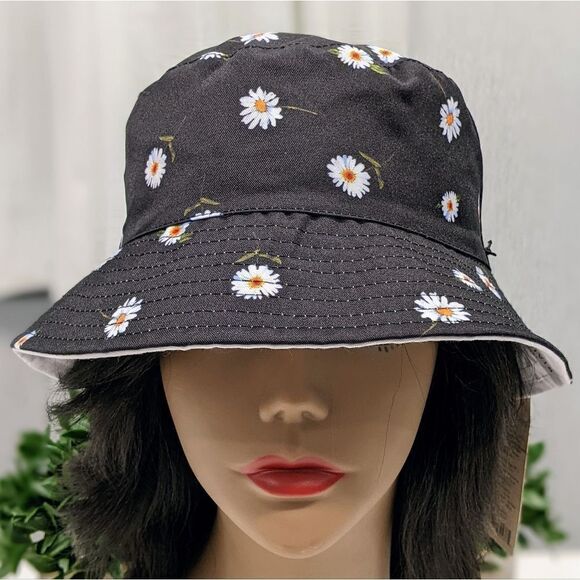 NWT - Alice + Olivia's Ao X Fabfitfun Reversible Bucket Hat In Daisy Print - Picture 3 of 16